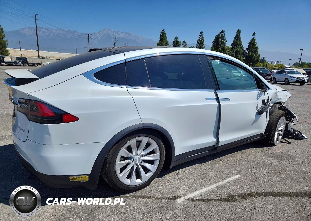 2020 Tesla Model X VIN:5YJXCAE21LF249953 - 3