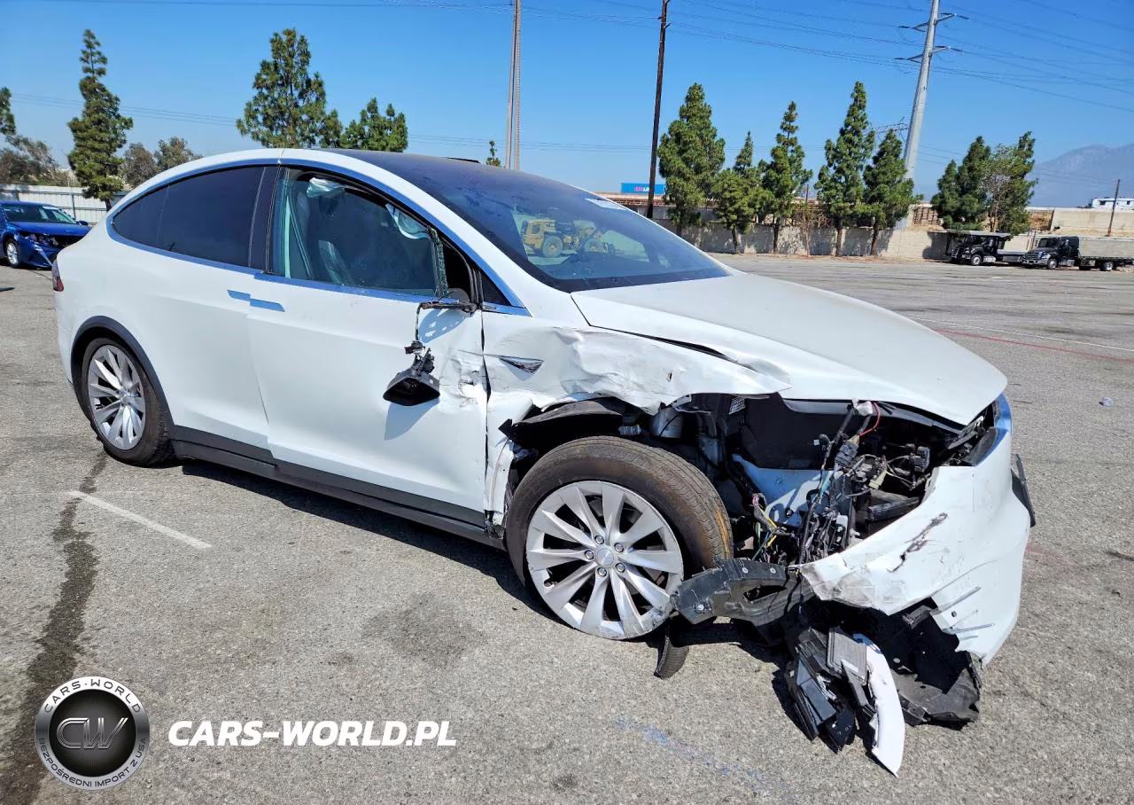 2020 Tesla Model X VIN:5YJXCAE21LF249953 - 4