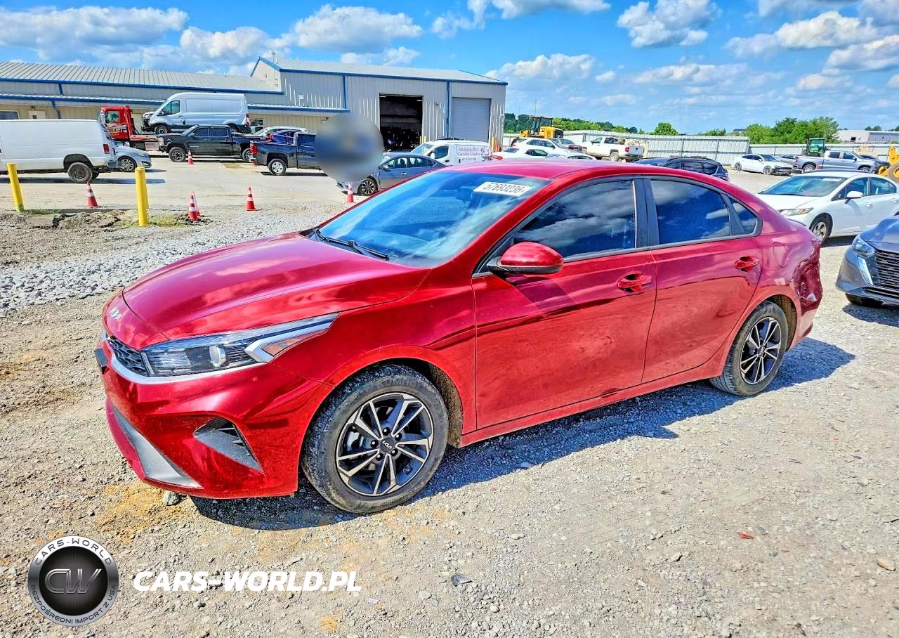 2024 Kia Forte Lxs – zdjęcie 1 z 12