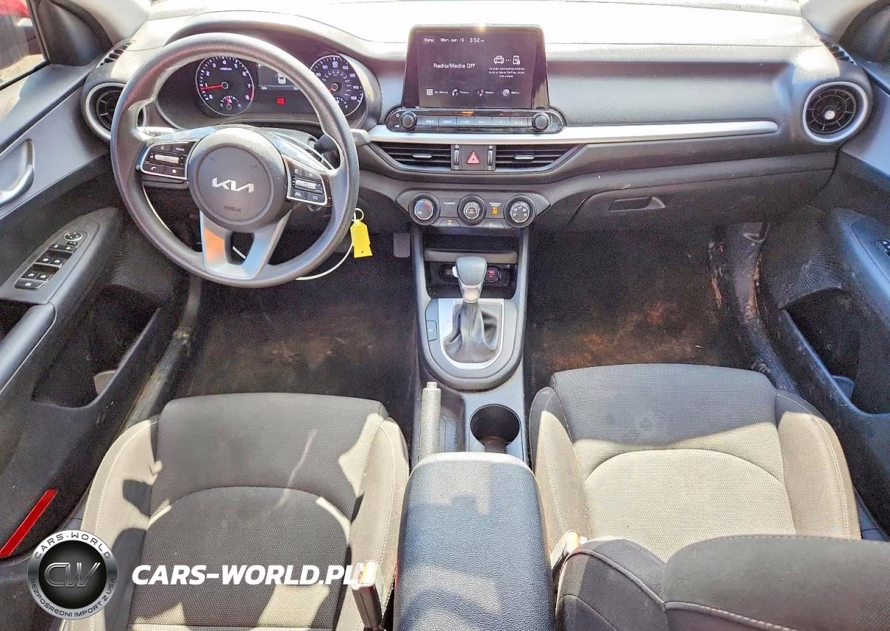 2024 Kia Forte Lxs VIN:3KPF24AD0RE733893 - 8
