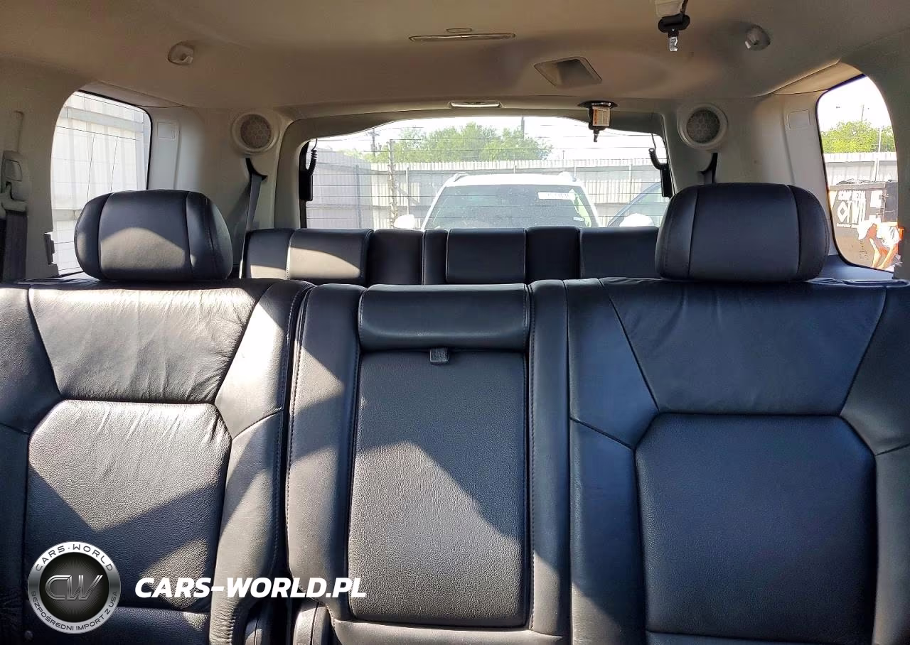 2010 Honda Pilot Touring VIN:5FNYF3H99AB016755 - 10