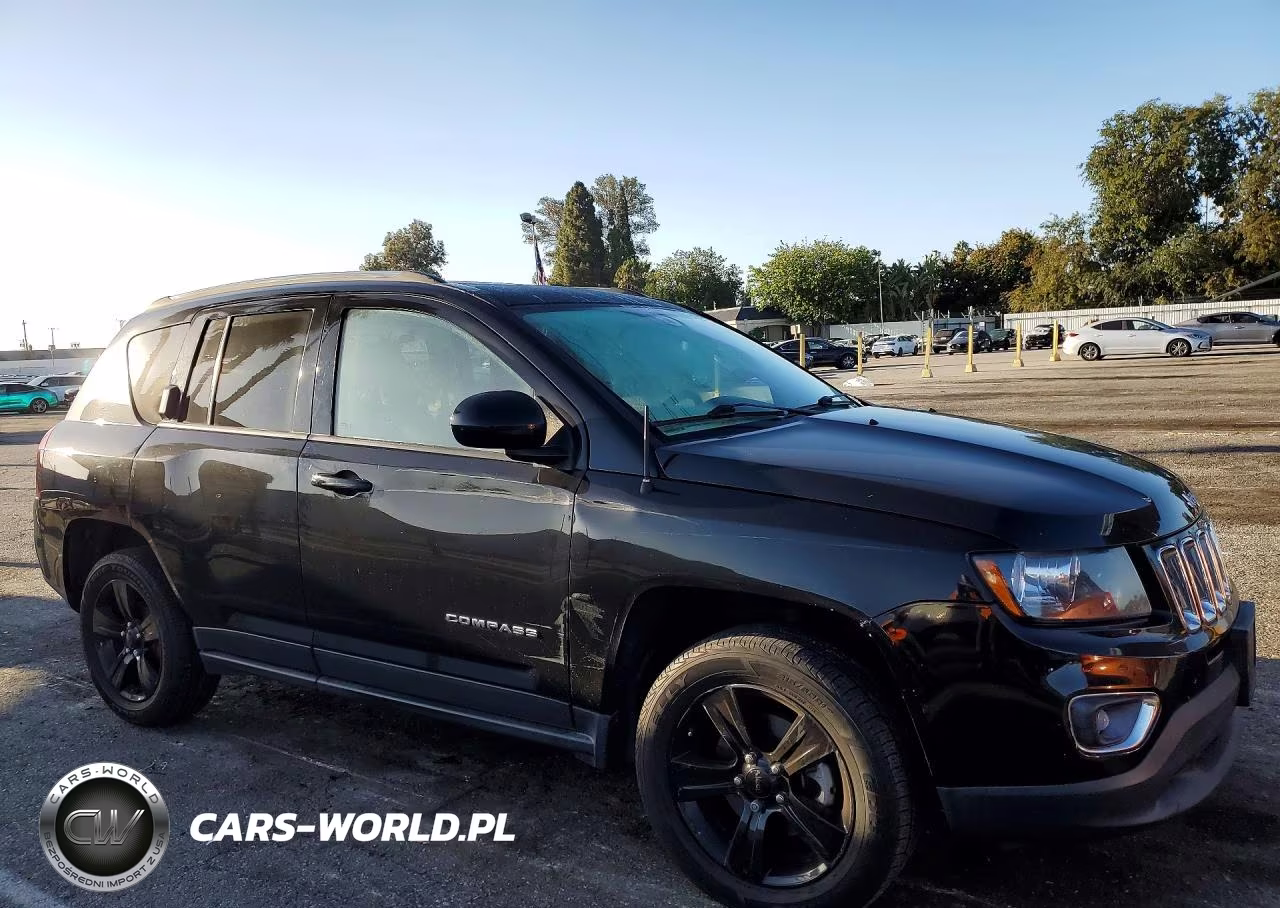 2016 Jeep Compass Latitude VIN:1C4NJCEA7GD642840 - 4