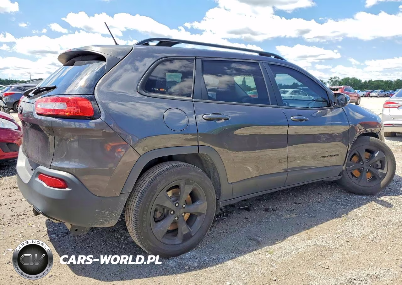 2015 Jeep Cherokee Latitude VIN:1C4PJMCS4FW755965 - 3