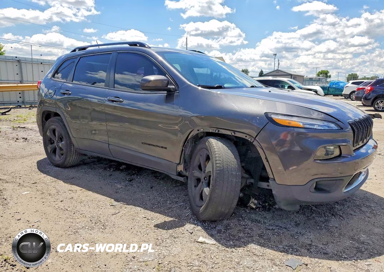 2015 Jeep Cherokee Latitude VIN:1C4PJMCS4FW755965 - 4