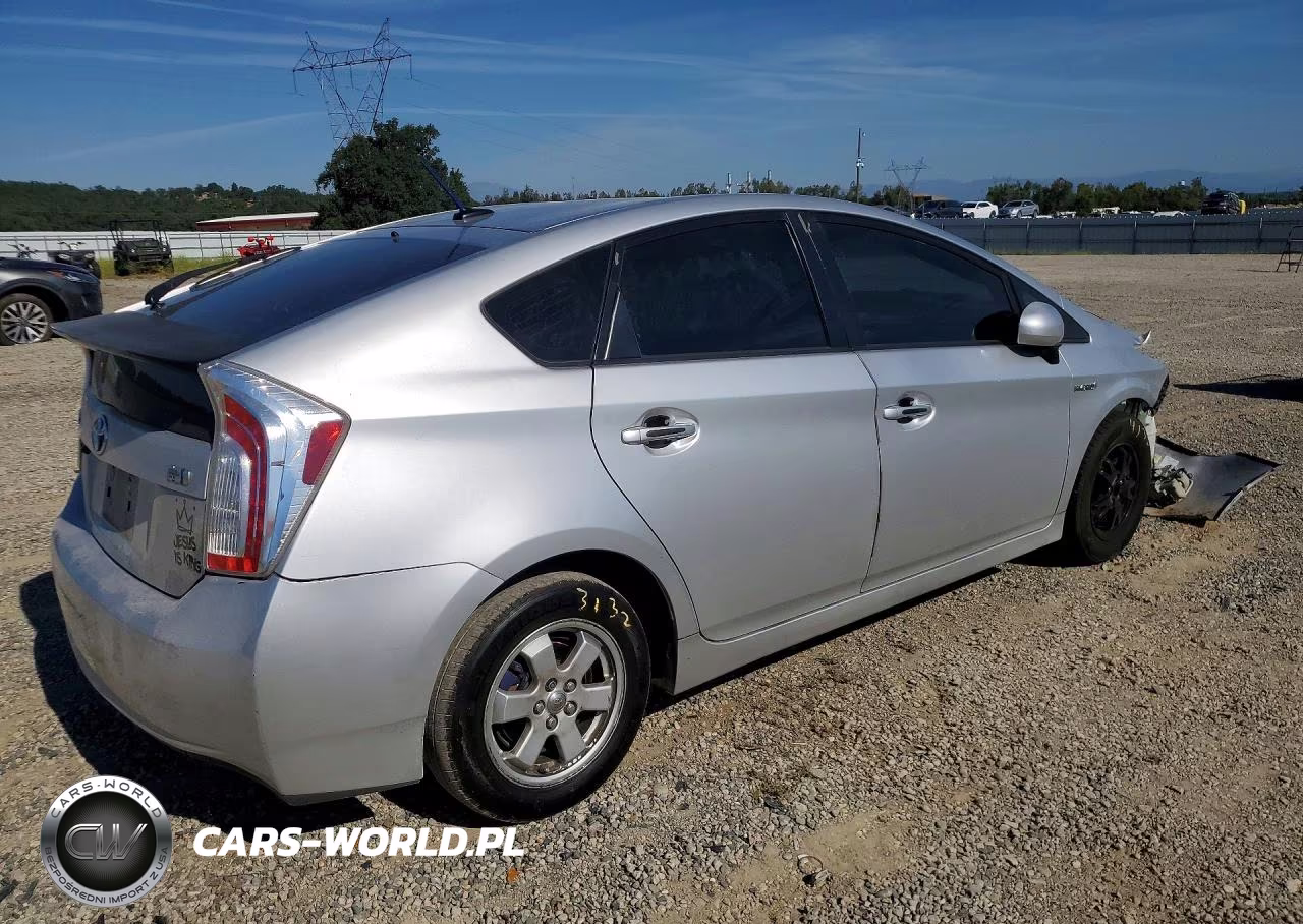 2013 Toyota Prius Three VIN:JTDKN3DU1D1694416 - 3