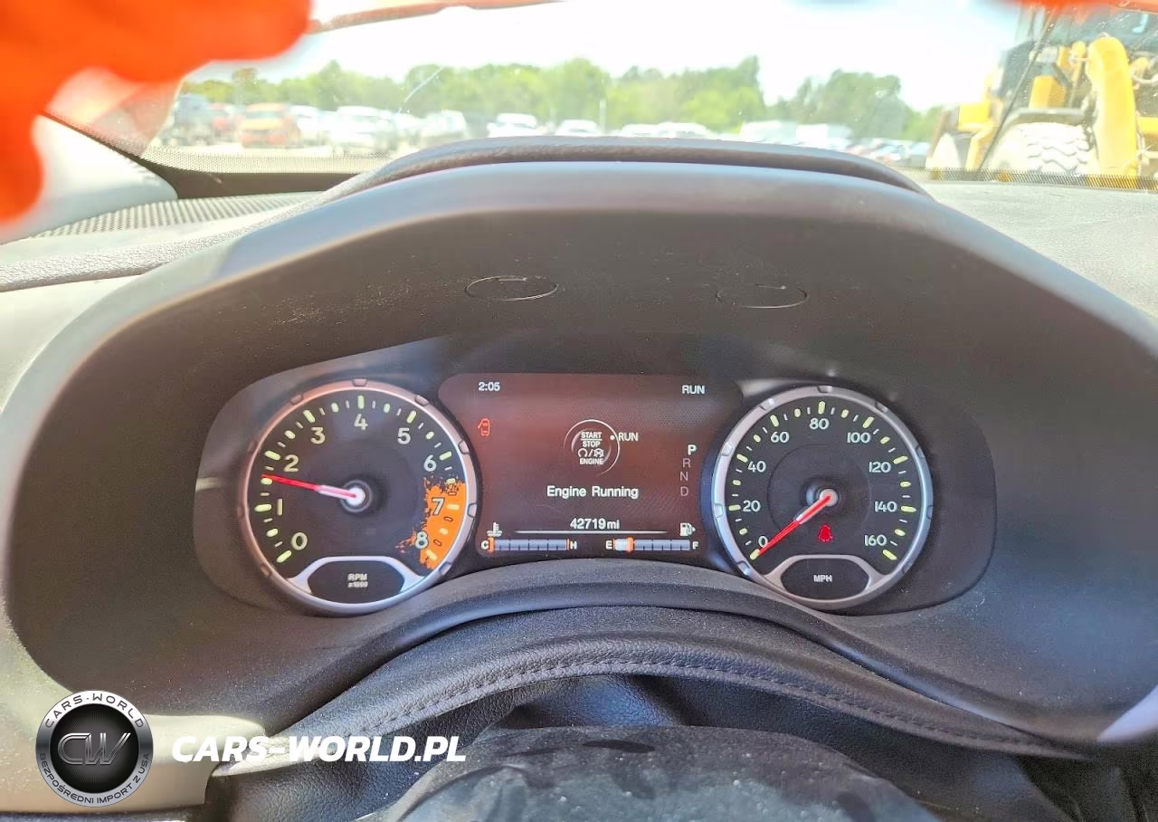 2017 Jeep Renegade Latitude VIN:ZACCJBBB2HPE53773 - 9