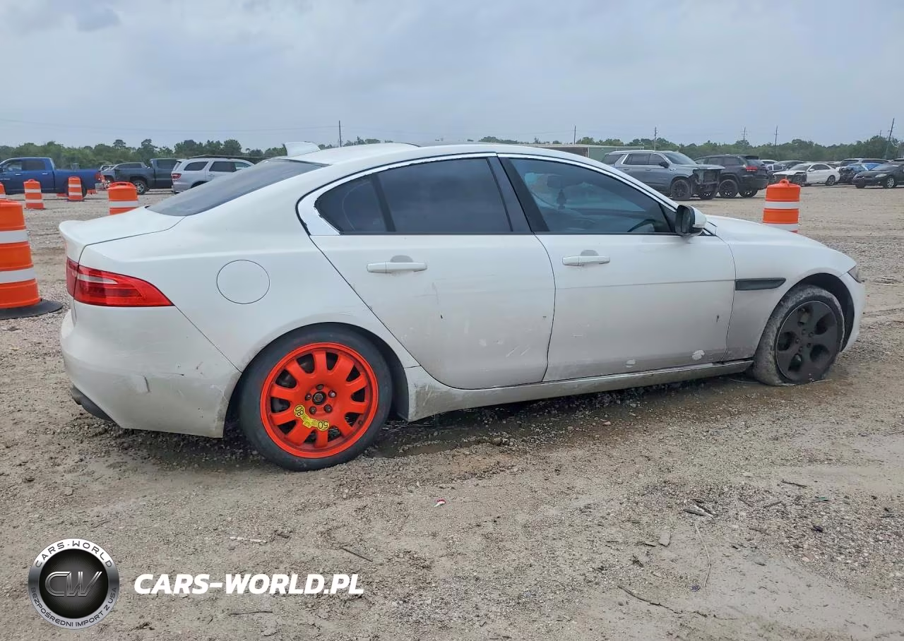 2017 Jaguar Xe VIN:SAJAR4BGXHA973647 - 3
