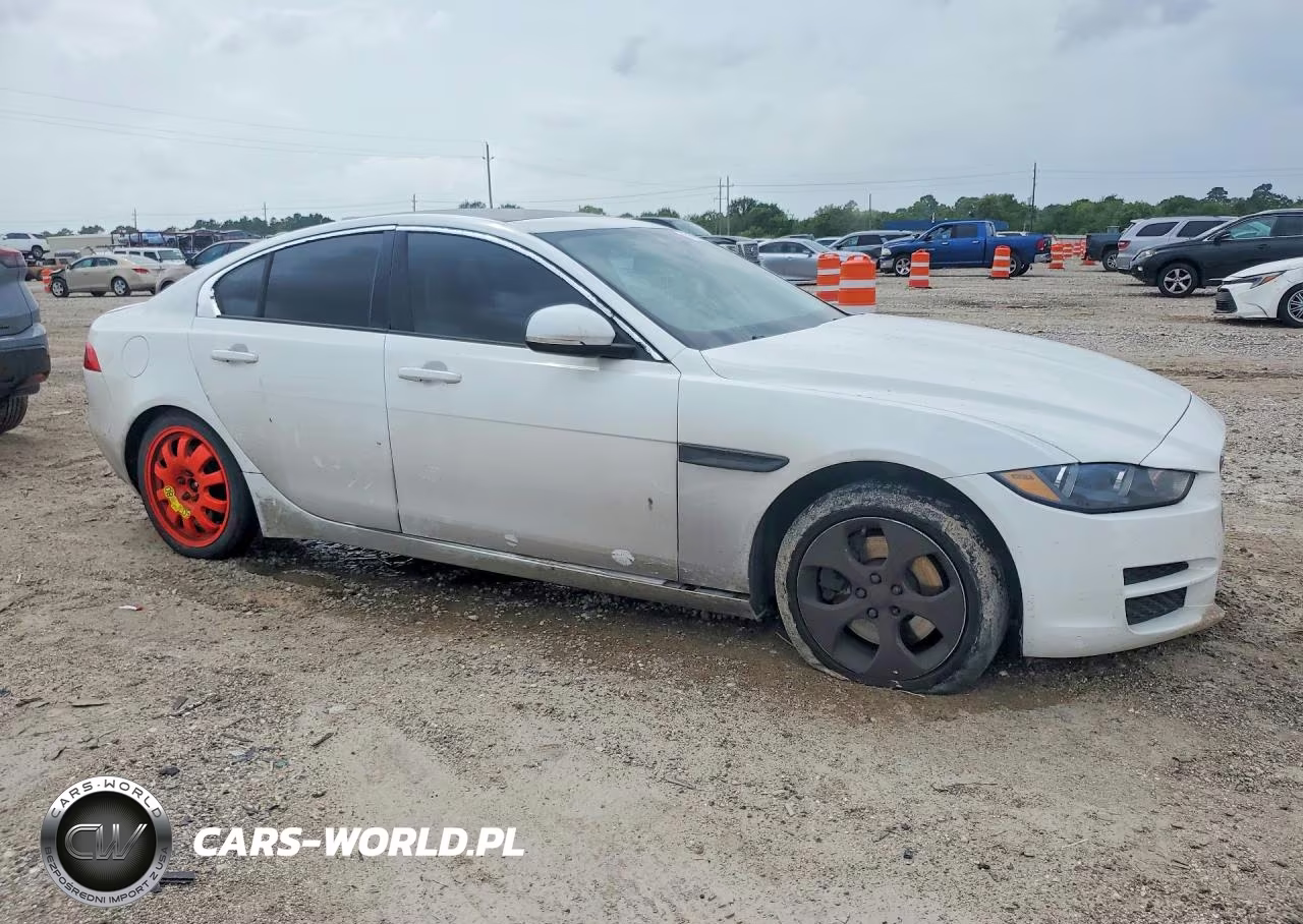 2017 Jaguar Xe VIN:SAJAR4BGXHA973647 - 4
