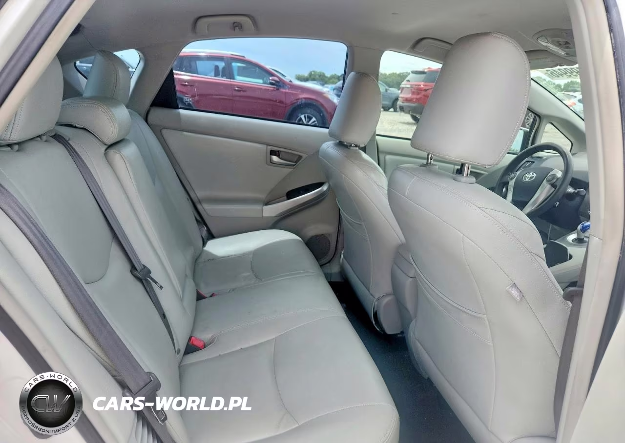 2013 Toyota Prius Two VIN:JTDKN3DU5D5609652 - 10