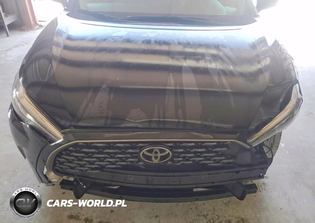 2025 Toyota Corolla Cross Xle VIN:7MUDAABG8SV122304 - 12