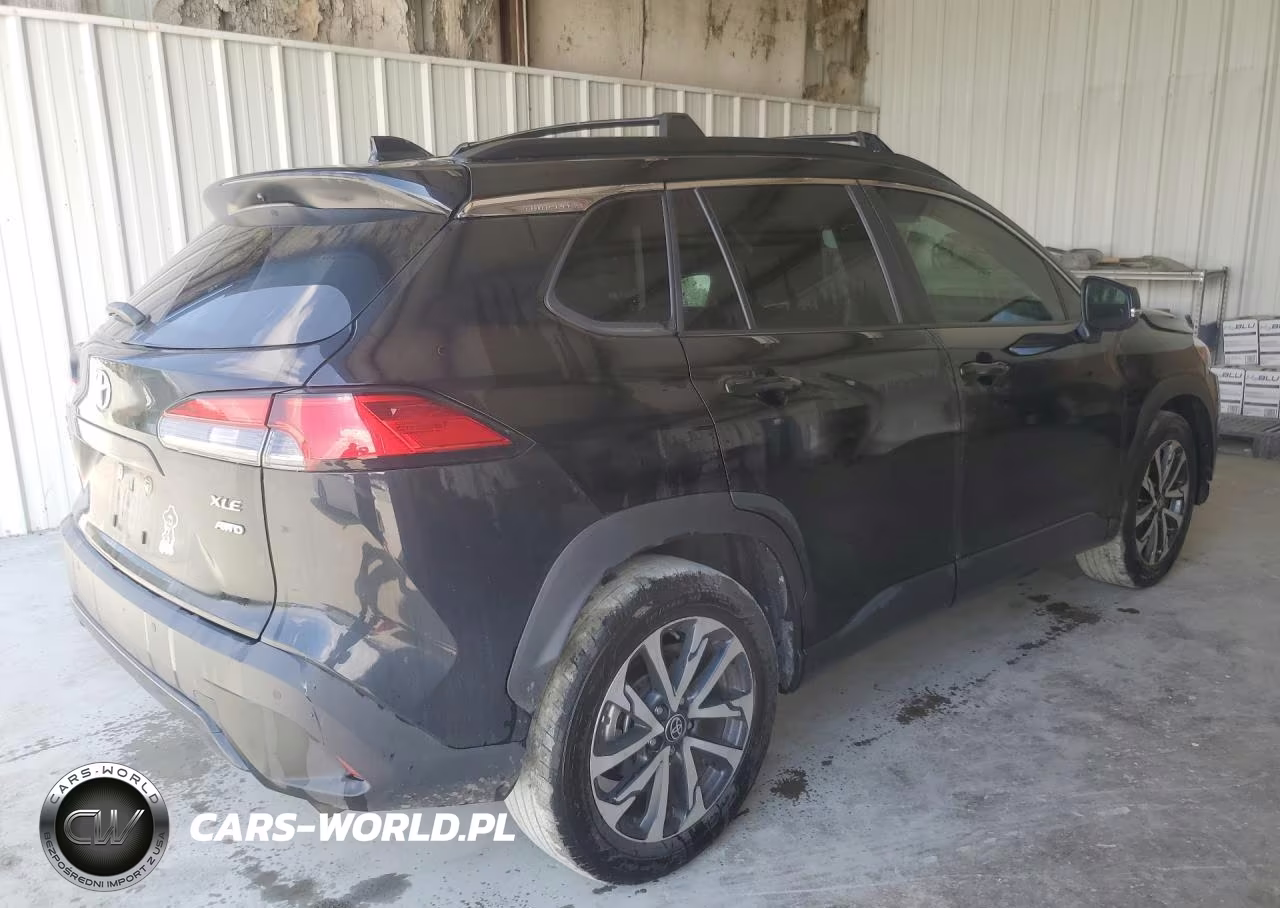 2025 Toyota Corolla Cross Xle VIN:7MUDAABG8SV122304 - 3