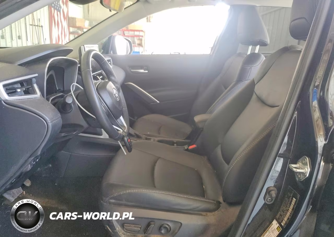 2025 Toyota Corolla Cross Xle VIN:7MUDAABG8SV122304 - 7