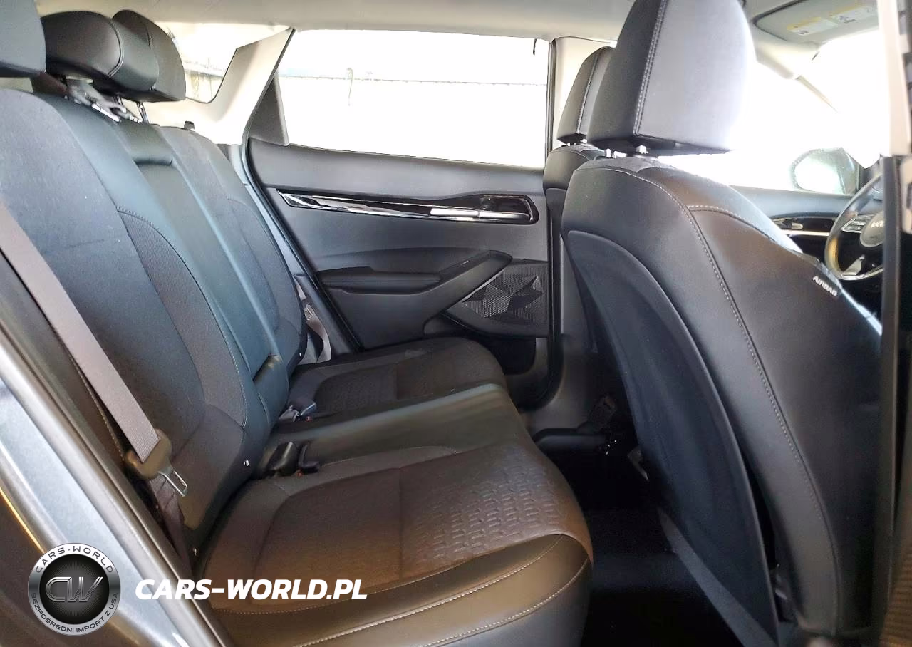 2025 Kia Seltos S VIN:KNDEU2AA0S7811143 - 11