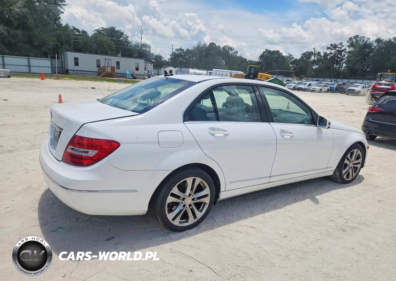 2013 Mercedes-Benz C 250 VIN:WDDGF4HBXDR283587 - 3