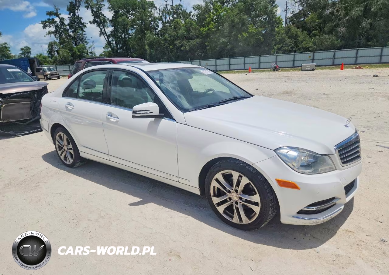 2013 Mercedes-Benz C 250 VIN:WDDGF4HBXDR283587 - 4