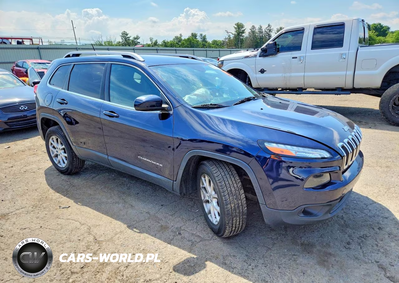 2015 Jeep Cherokee Latitude VIN:1C4PJMCB3FW557779 - 4