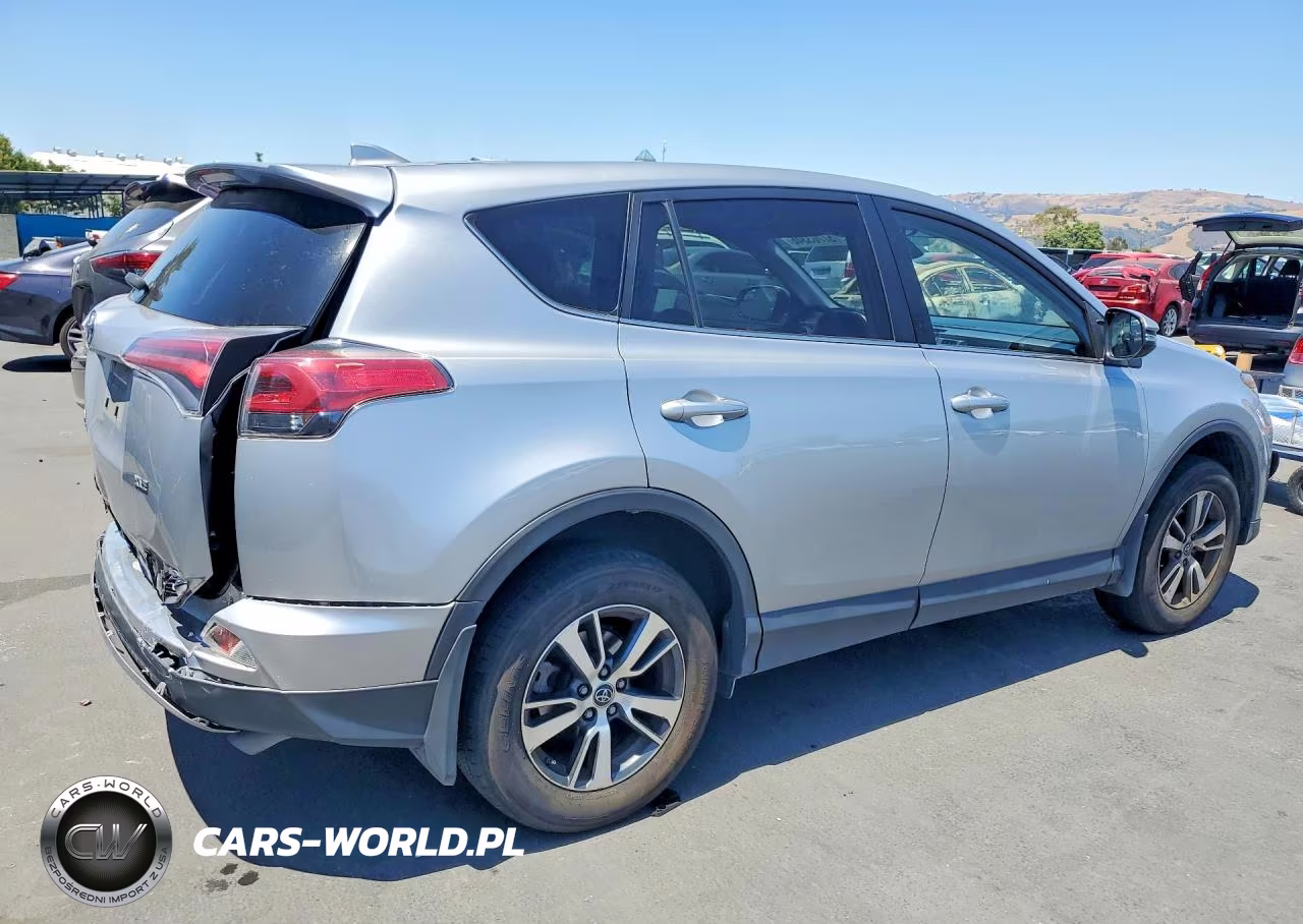 2018 Toyota Rav4 Xle VIN:JTMWFREV9JJ208634 - 3