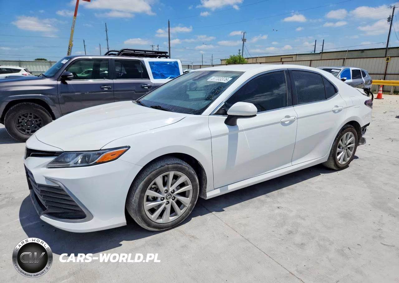 2023 Toyota Camry Le – zdjęcie 1 z 13