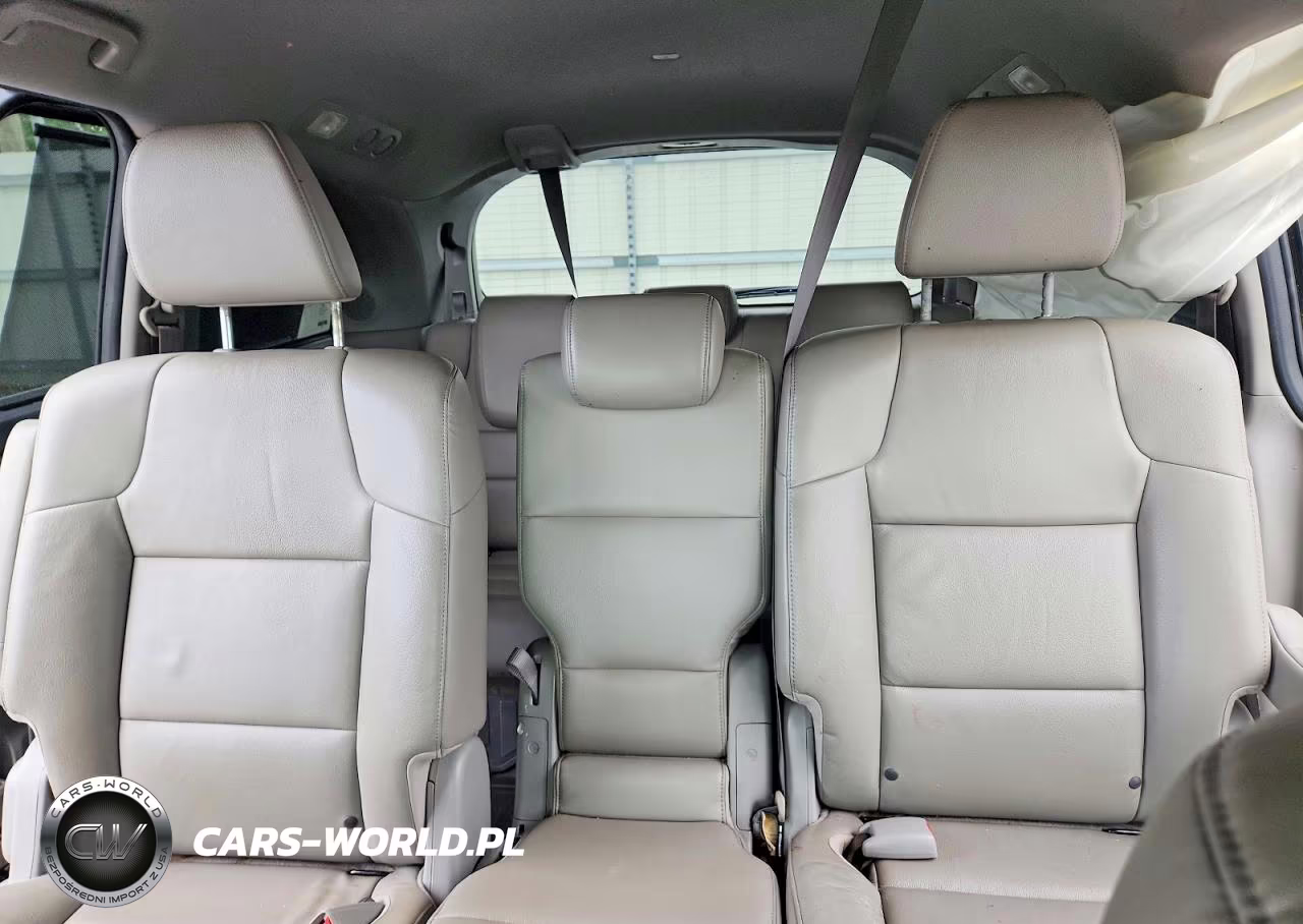 2015 Honda Odyssey Touring VIN:5FNRL5H99FB086241 - 10