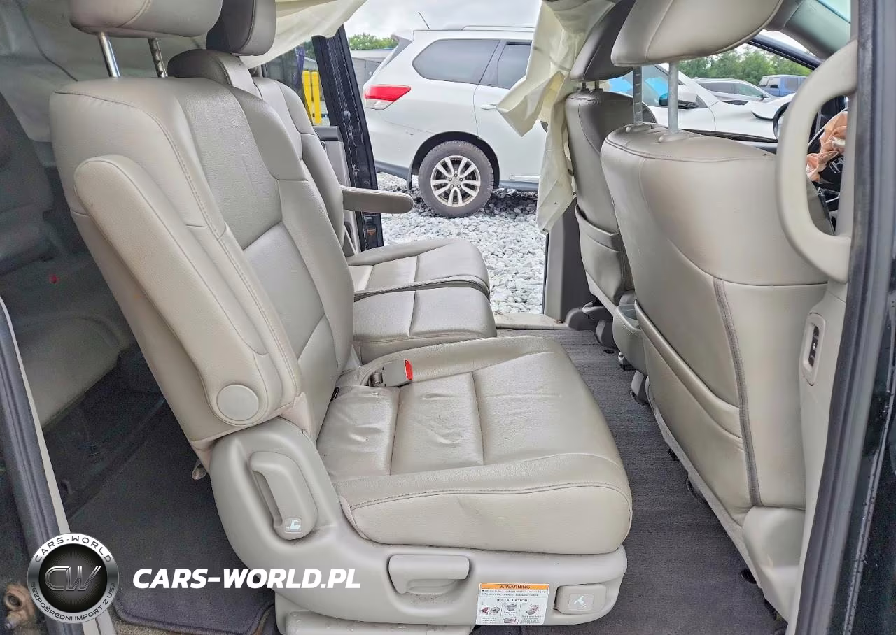 2015 Honda Odyssey Touring VIN:5FNRL5H99FB086241 - 11