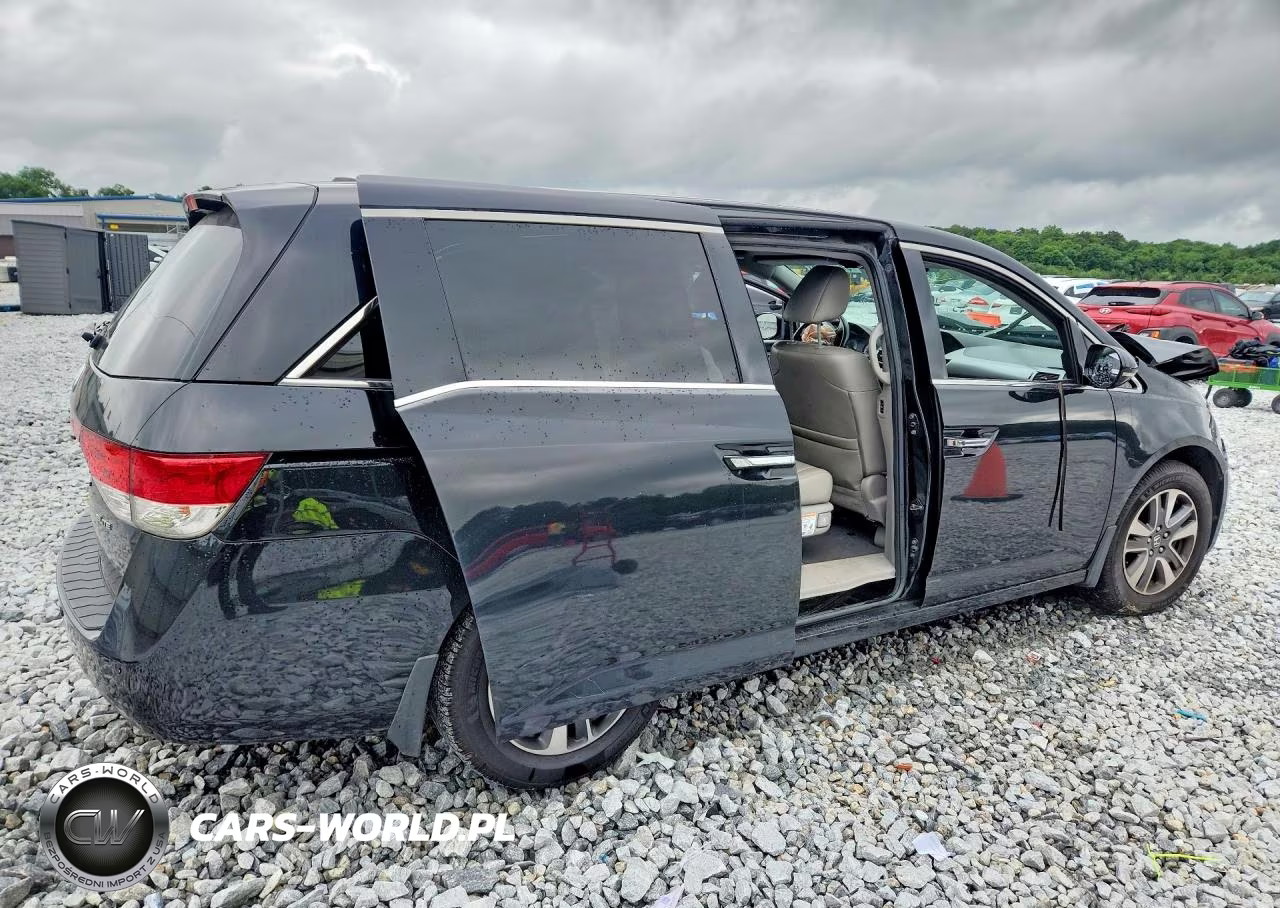 2015 Honda Odyssey Touring VIN:5FNRL5H99FB086241 - 3