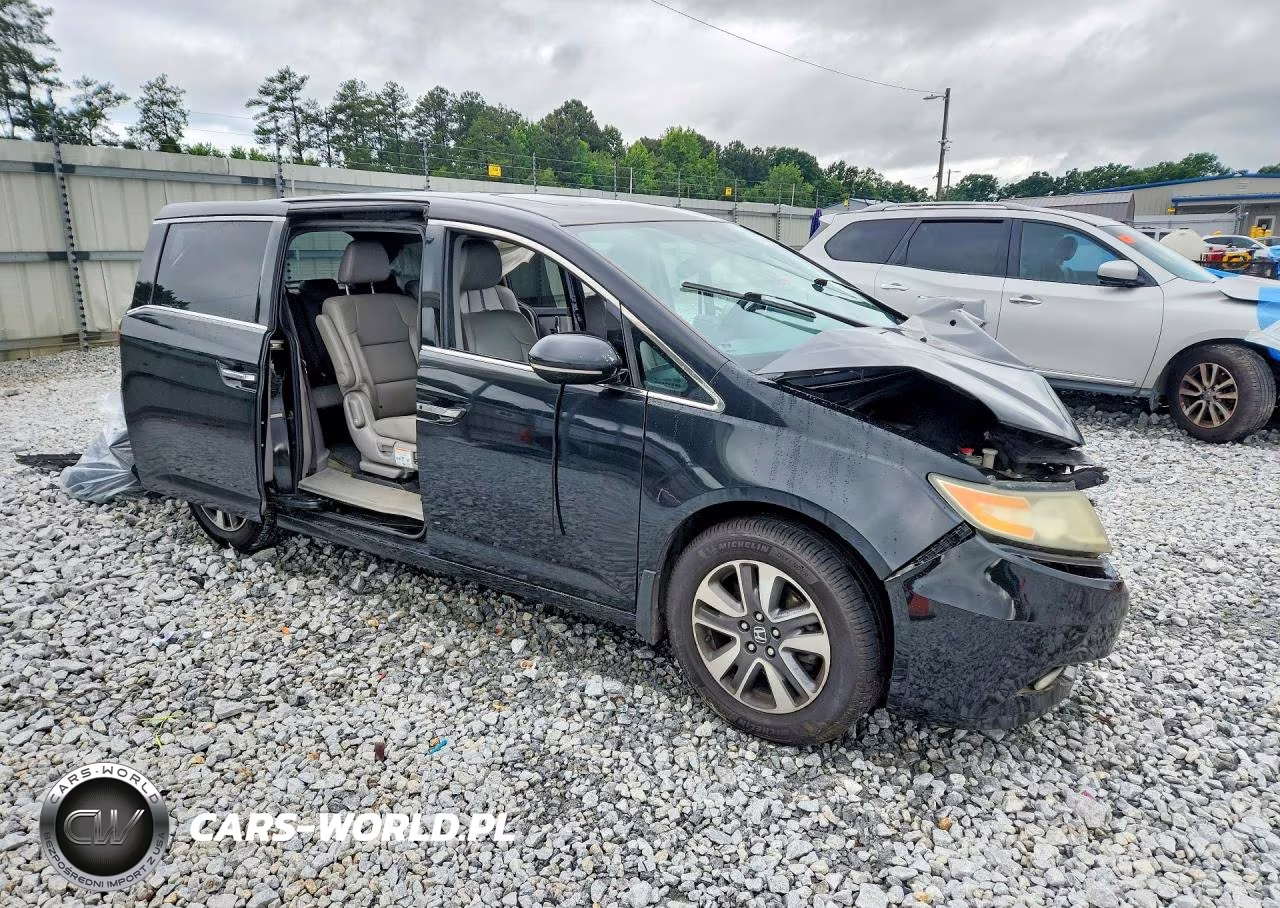 2015 Honda Odyssey Touring VIN:5FNRL5H99FB086241 - 4