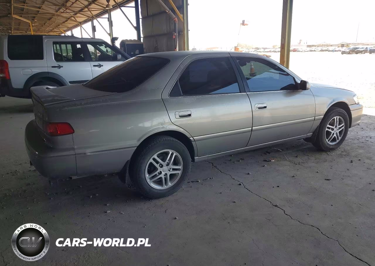 2001 Toyota Camry Le VIN:JT2BG28K510602392 - 3
