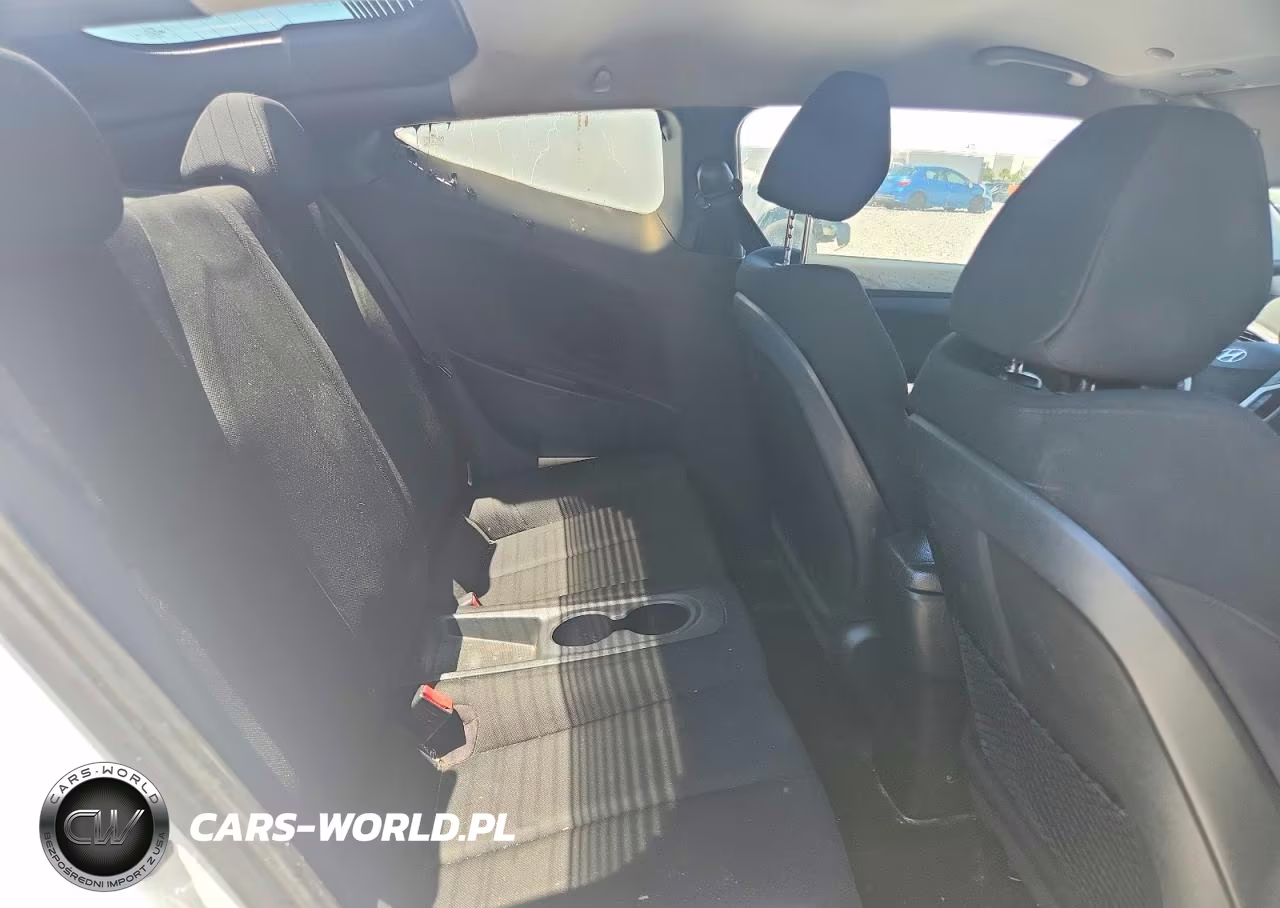 2016 Hyundai Veloster Base VIN:KMHTC6AD1GU269678 - 10