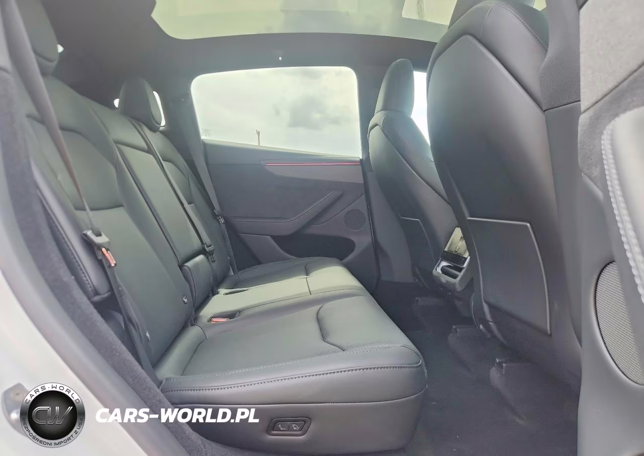 2026 Tesla Model Y VIN:7SAYGDEE2TF636504 - 10
