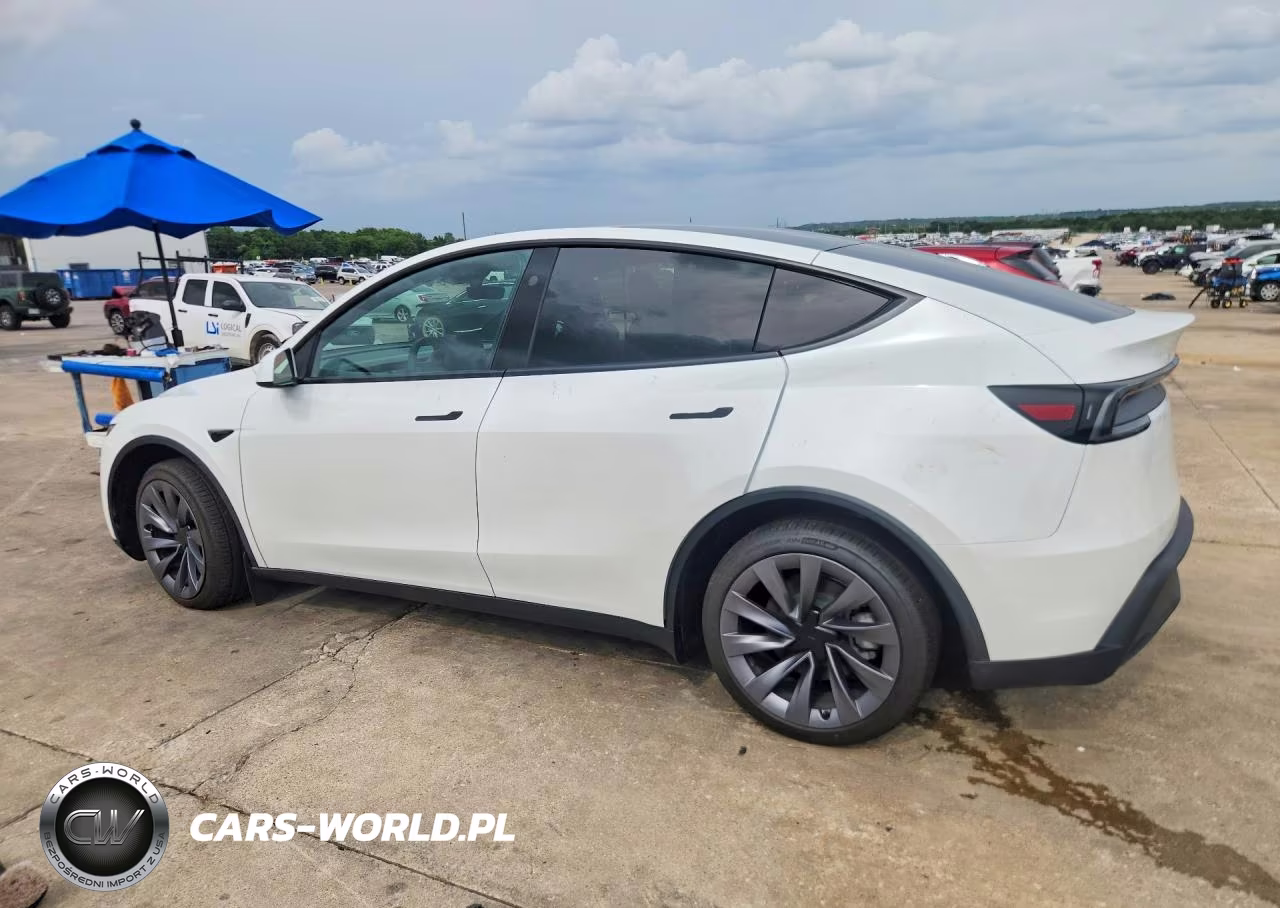 2026 Tesla Model Y VIN:7SAYGDEE2TF636504 - 2