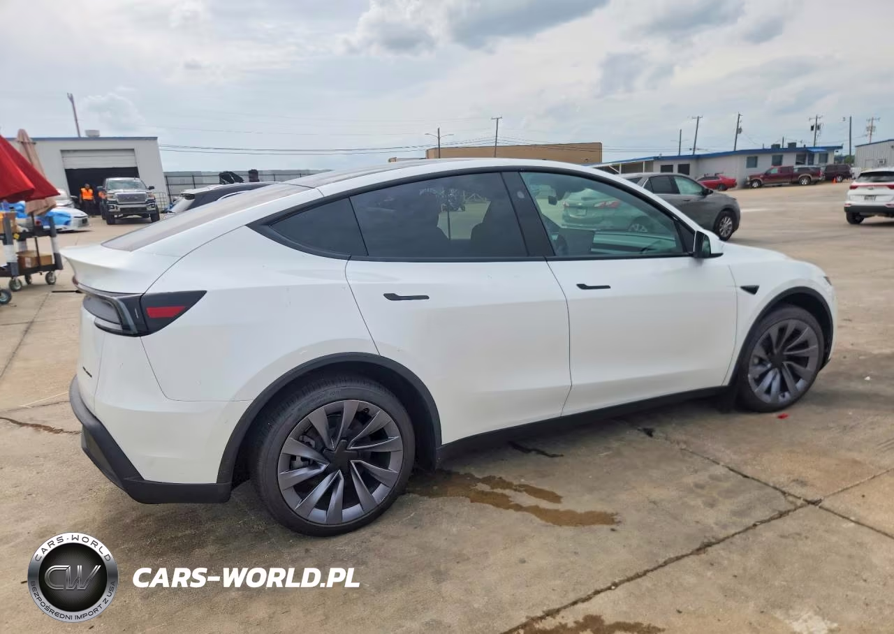 2026 Tesla Model Y VIN:7SAYGDEE2TF636504 - 3