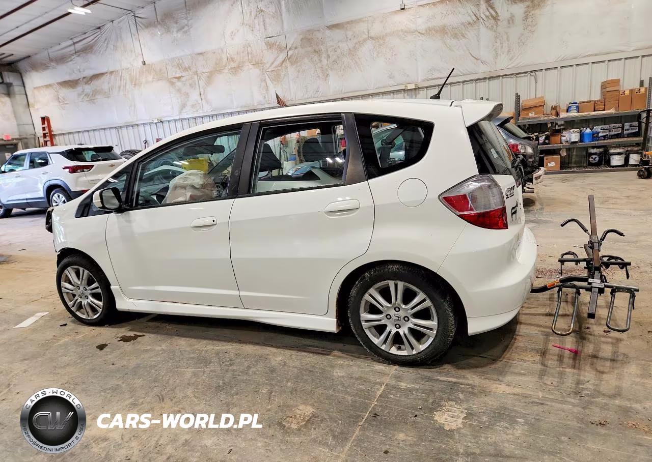 2010 Honda Fit Sport VIN:JHMGE8H40AC030944 - 2