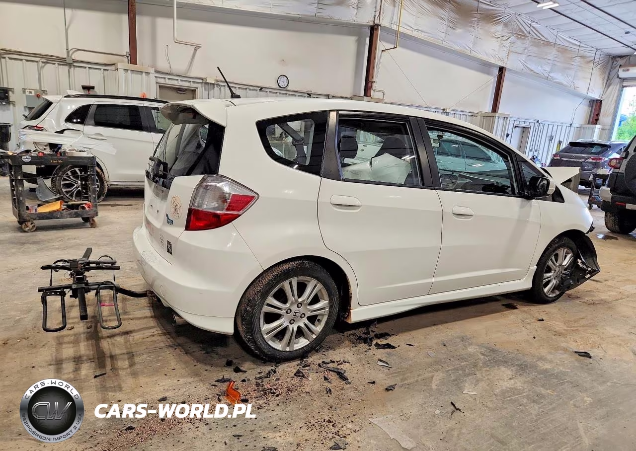 2010 Honda Fit Sport VIN:JHMGE8H40AC030944 - 3
