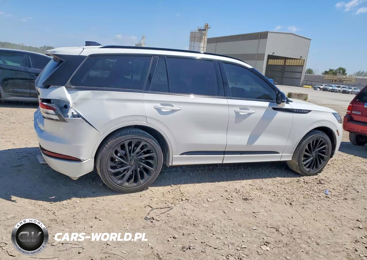 2025 Lincoln Aviator Reserve VIN:5LM5J7XC0SGL11815 - 3