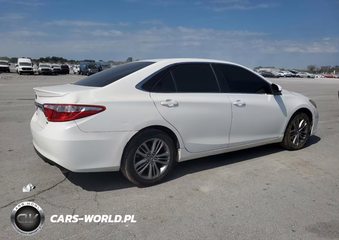 2015 Toyota Camry Le VIN:4T1BF1FK2FU109918 - 3