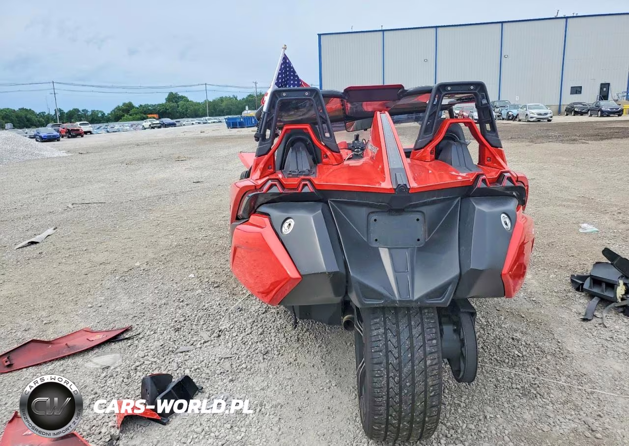 2015 Polaris Slingshot VIN:57XAAPFA1F5103814 - 3