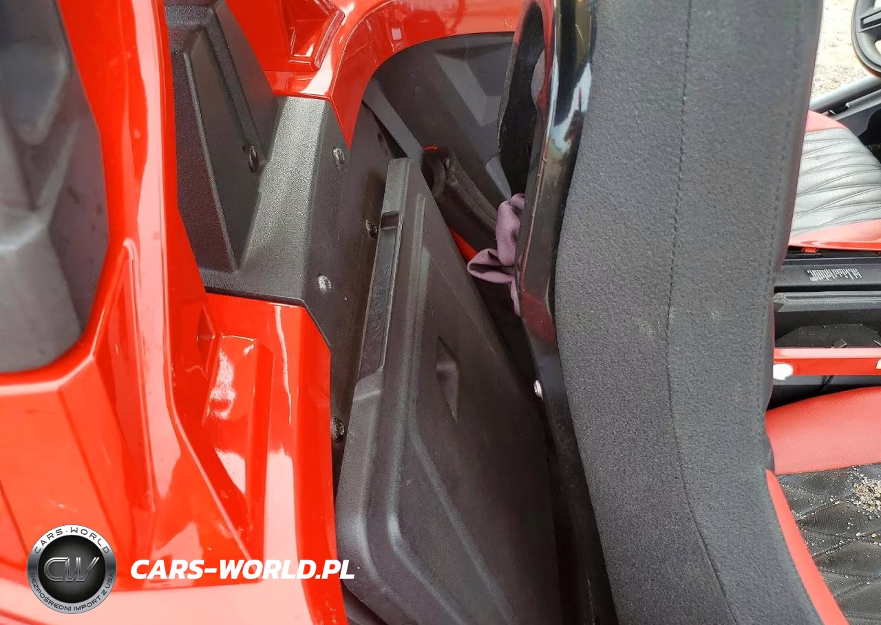 2015 Polaris Slingshot VIN:57XAAPFA1F5103814 - 6