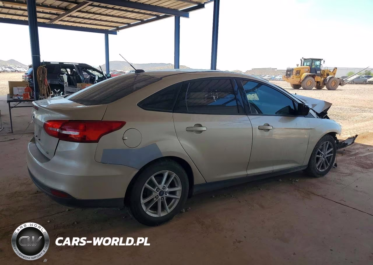 2018 Ford Focus Se VIN:1FADP3F2XJL212921 - 3