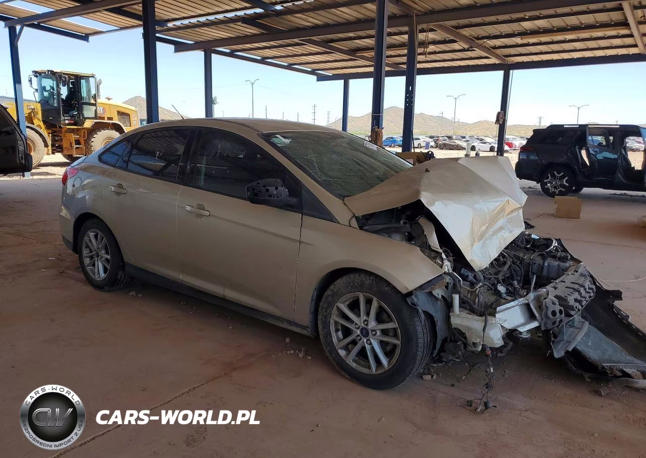 2018 Ford Focus Se VIN:1FADP3F2XJL212921 - 4