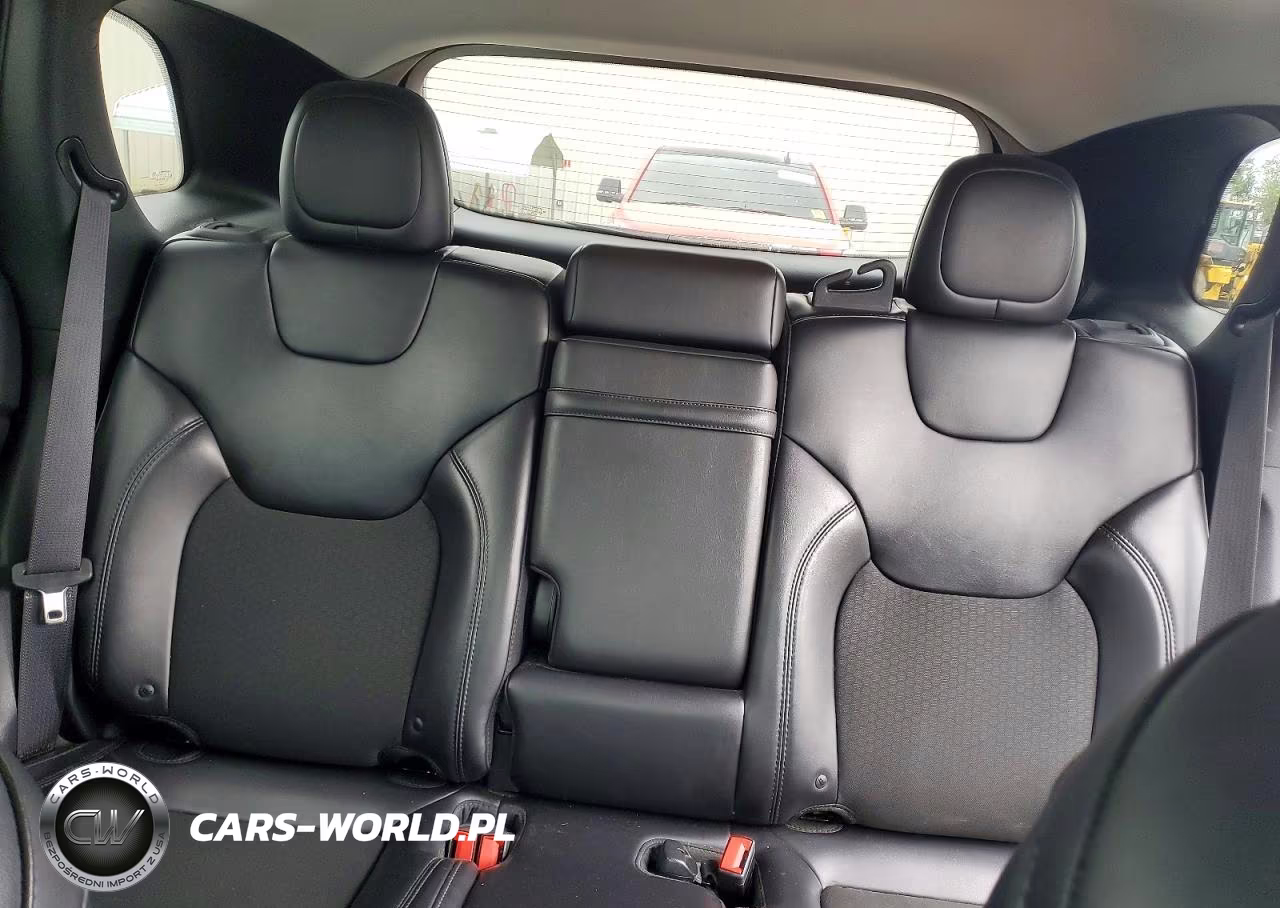 2019 Jeep Cherokee Latitude Plus VIN:1C4PJLLN3KD326066 - 10