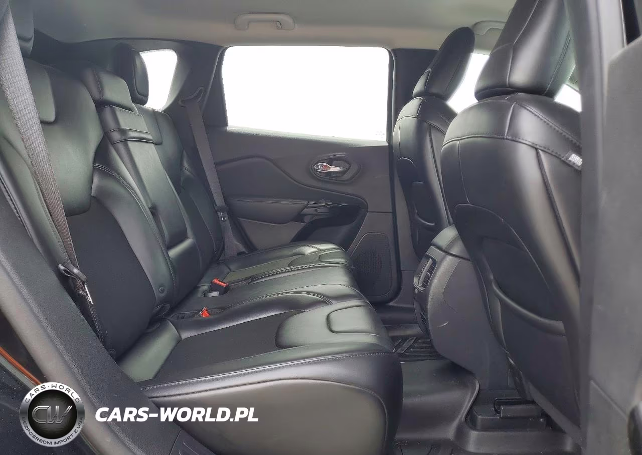 2019 Jeep Cherokee Latitude Plus VIN:1C4PJLLN3KD326066 - 11