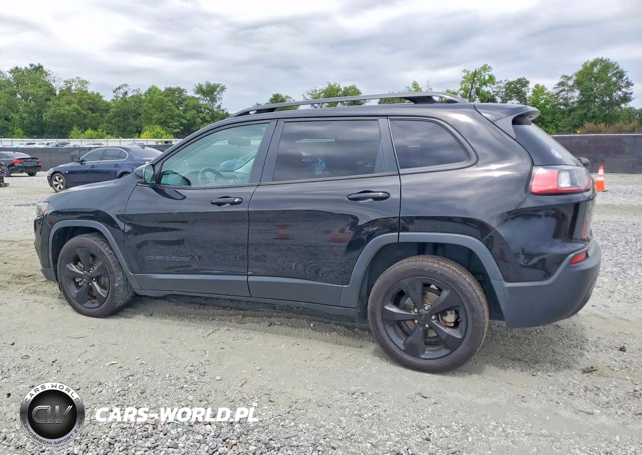 2019 Jeep Cherokee Latitude Plus VIN:1C4PJLLN3KD326066 - 2