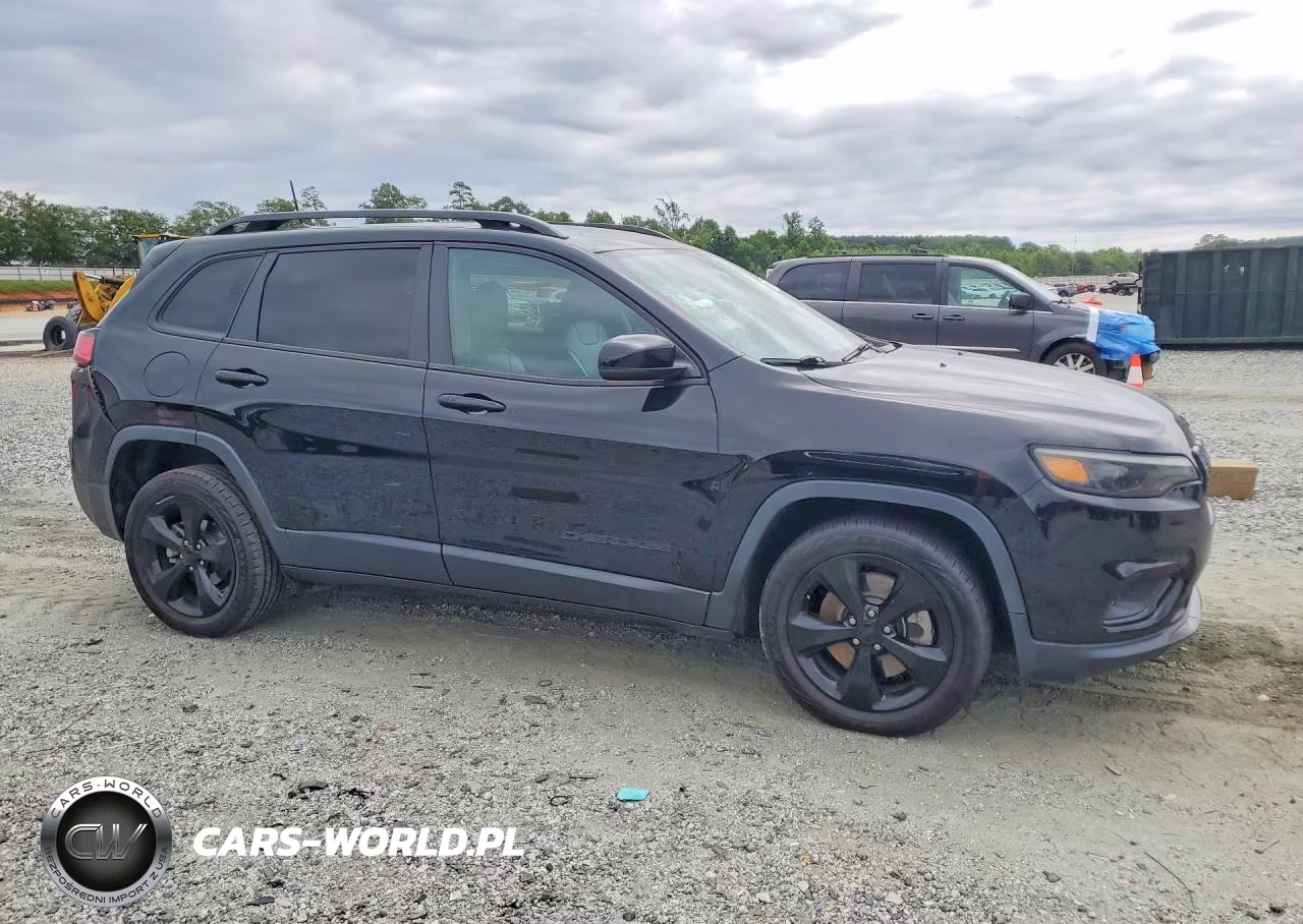2019 Jeep Cherokee Latitude Plus VIN:1C4PJLLN3KD326066 - 4