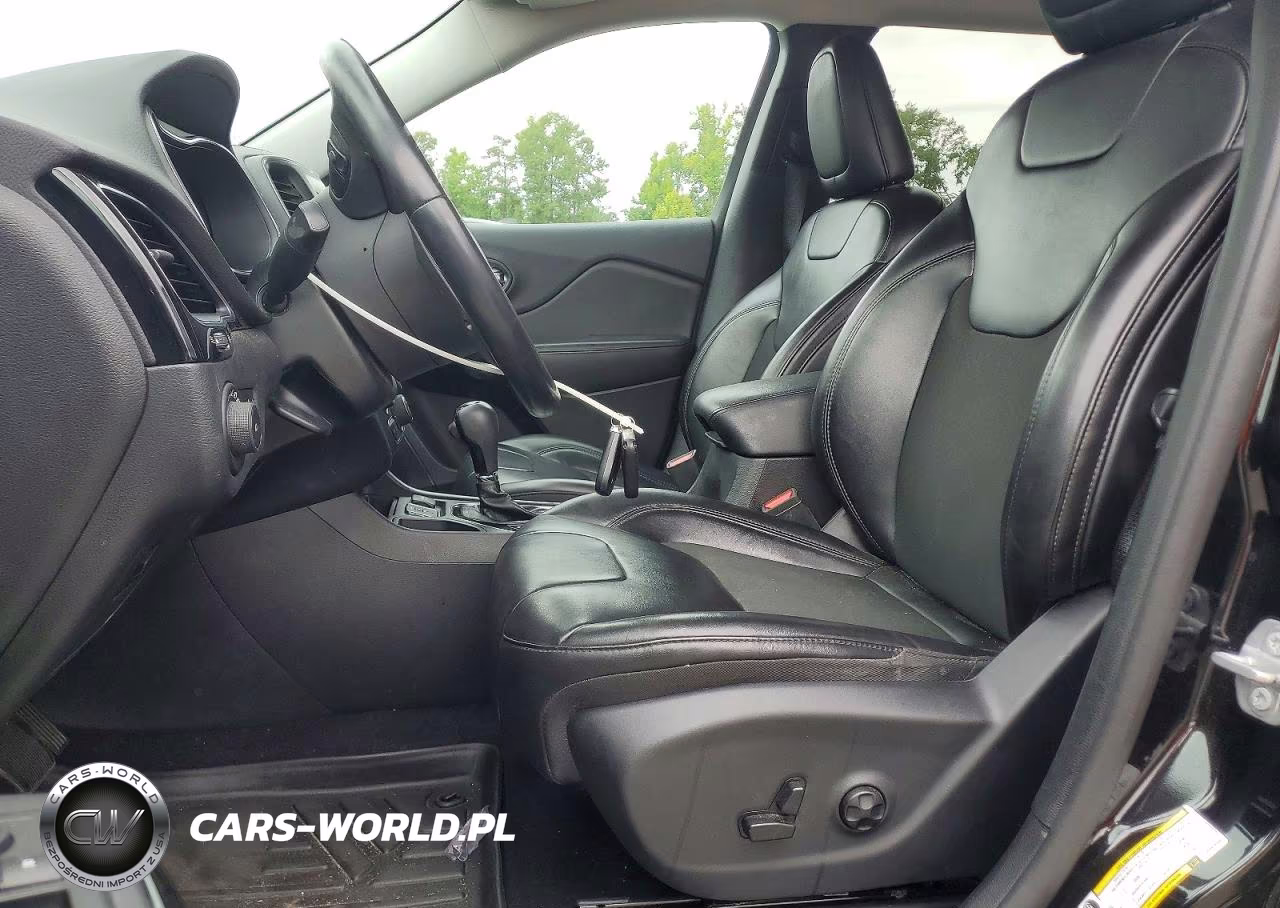 2019 Jeep Cherokee Latitude Plus VIN:1C4PJLLN3KD326066 - 7