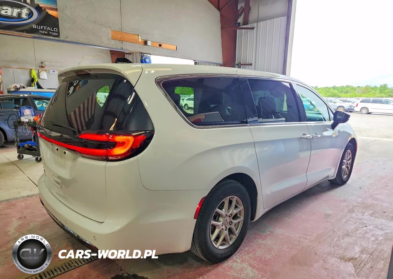 2025 Chrysler Pacifica Select VIN:2C4RC1BG9SR548375 - 3