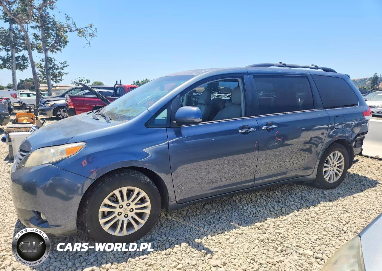 2013 Toyota Sienna Xle 8-Passenger – zdjęcie 1 z 14