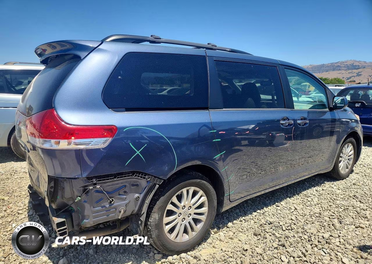 2013 Toyota Sienna Xle 8-Passenger VIN:5TDYK3DC0DS355160 - 3