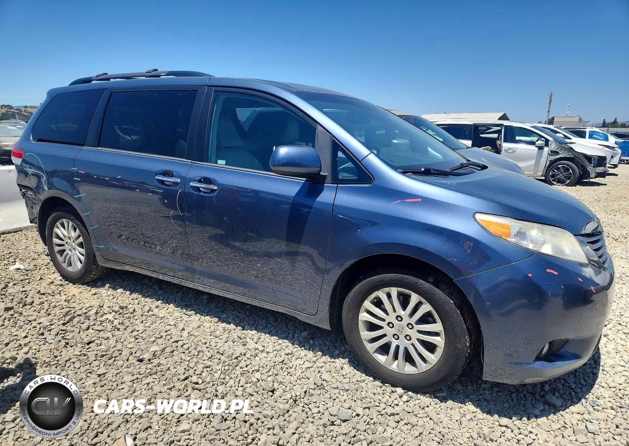 2013 Toyota Sienna Xle 8-Passenger VIN:5TDYK3DC0DS355160 - 4