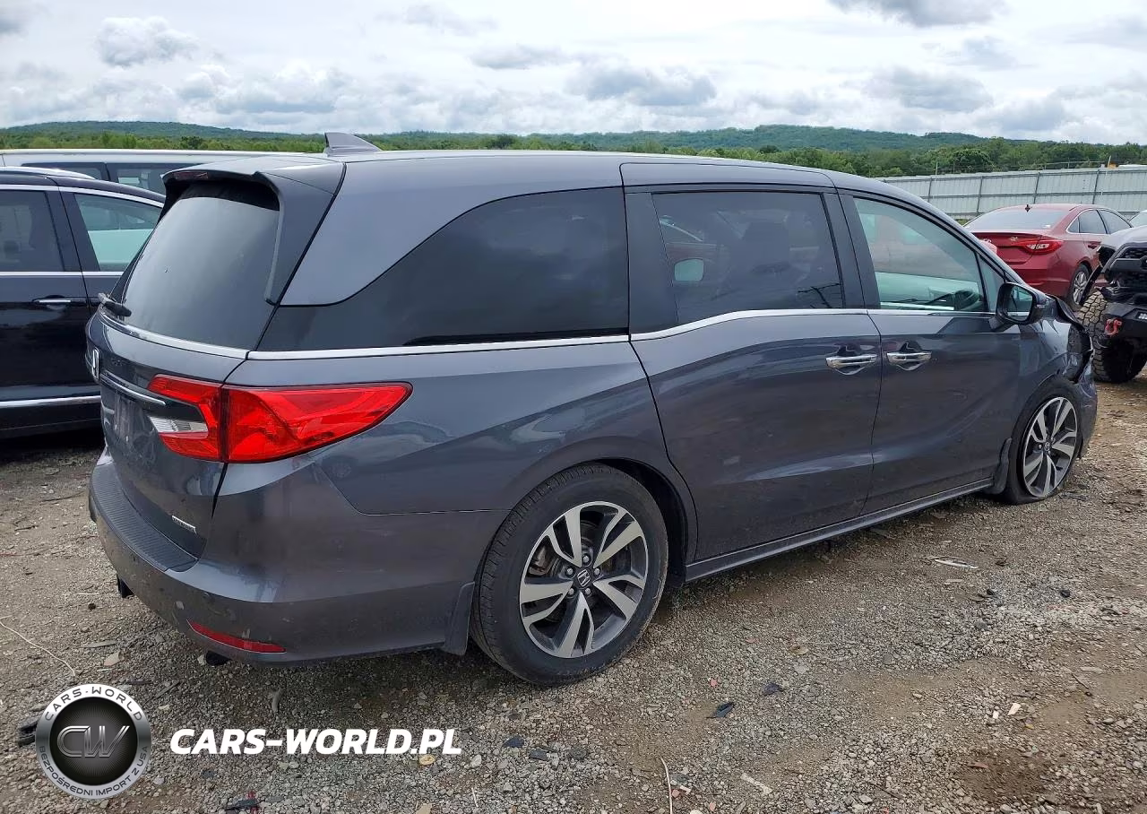 2023 Honda Odyssey Touring VIN:5FNRL6H8XPB050203 - 3