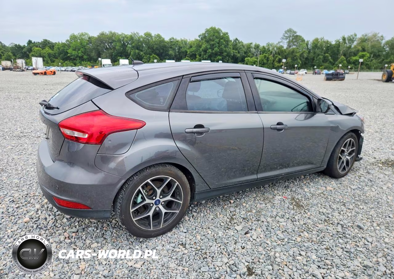 2017 Ford Focus Sel VIN:1FADP3M27HL305988 - 3